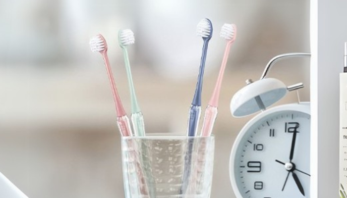 Ora2 PREMIUM SMOOTH FIT Toothbrush